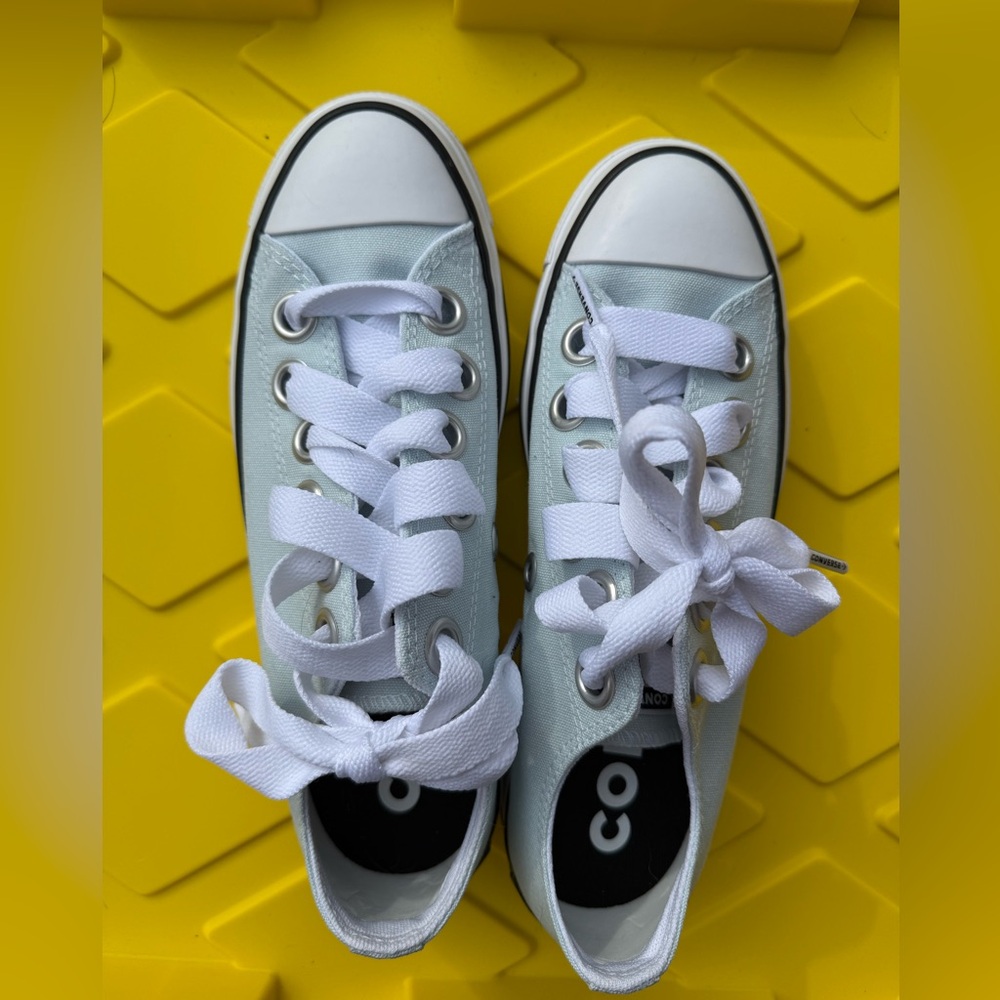 Chuck Taylor all star lift platform baby blue size 8